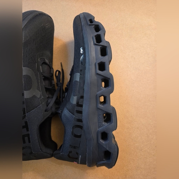 On Running Men Size 11 Cloudmonster - Picture 9 of 14